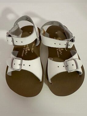 Sun San salt water white sandals size 6